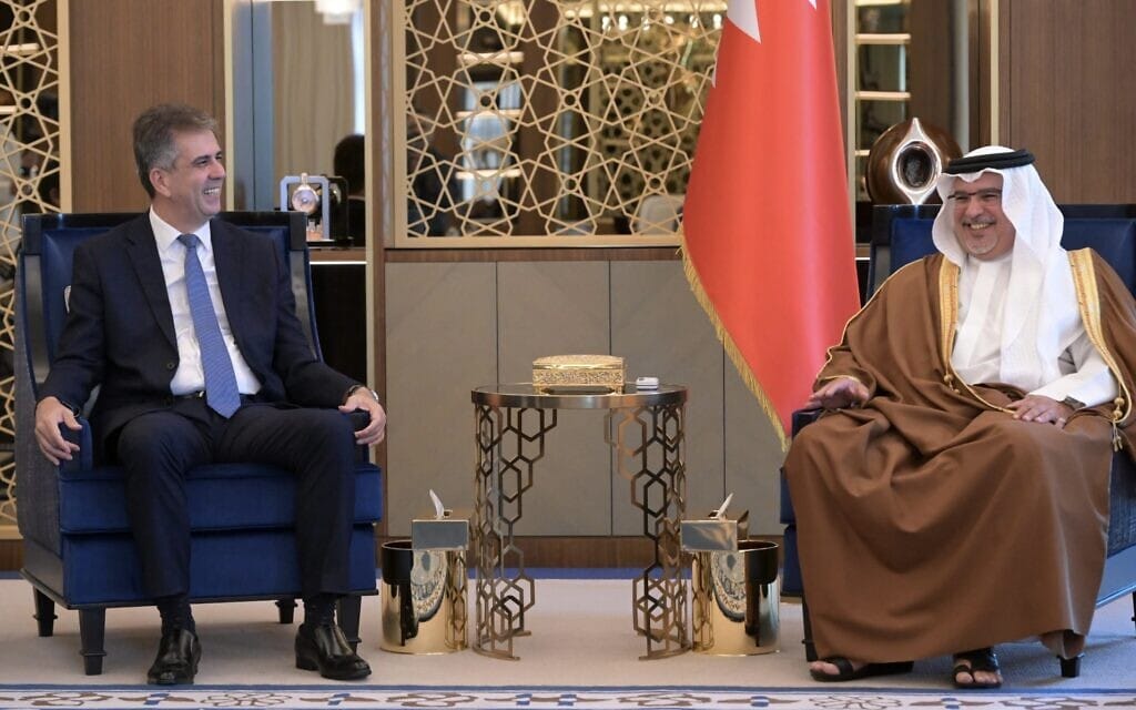 שר החוץ אלי כהן עם יורש העצר של בחריין, סלמאן בן חמד בן עיסא אאל ח'ליפה, במנאמה, 4 בספטמבר 2023 (צילום: שלומי אמסלם/משרד החוץ)