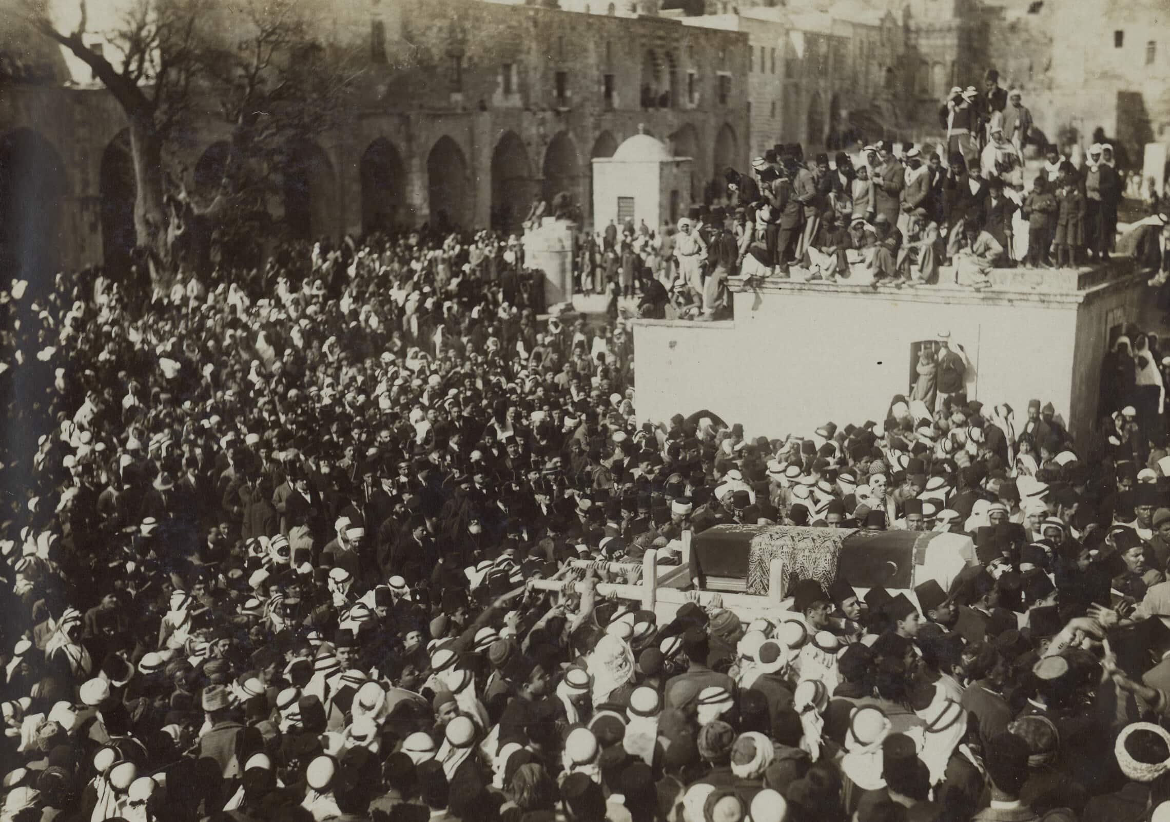 הלווייתו של כאמל אל־חוסייני בהר הבית (צילום: מתוך אוסף התצלומים, הספרייה הלאומית)