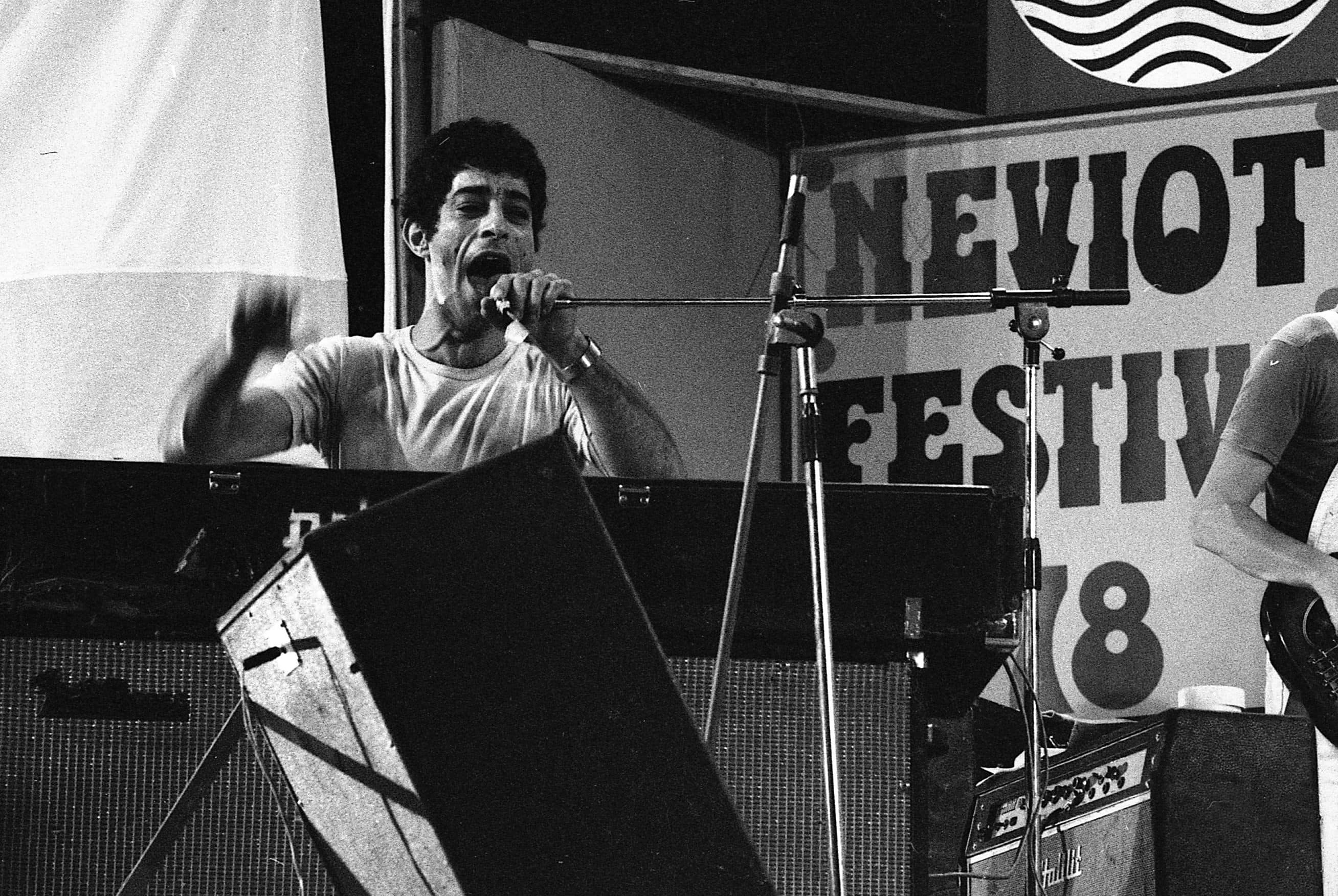 אריאל זילבר בפסטיבל נואיבה ב-1978 (צילום: רועי איסרוב, אוסף דן הדני, הספרייה הלאומית)