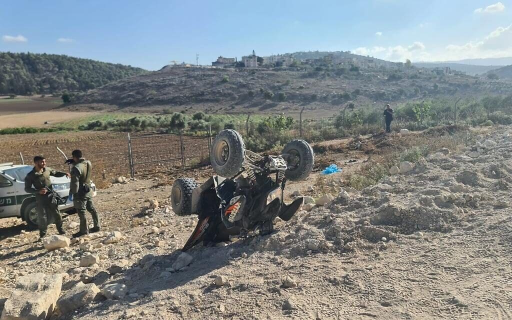 טרקטורון שהתהפך ליד שפרעם לאחר ששני החשודים שהיו עליו ניסו לברוח מכוחות מג"ב. 10 בספטמבר 2023 (צילום: דוברות משטרת ישראל) טרקטורון שהתהפך ליד שפרעם לאחר ששני החשודים שהיו עליו ניסו לברוח מכוחות מג"ב. 10 בספטמבר 2023 (צילום: דוברות משטרת ישראל)