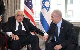 ראש הממשלה בנימין נתניהו ושר החוץ לשעבר של ארצות הברית הנרי קיסינג'ר בניו יורק, 21 בספטמבר 2023 (צילום: אבי אוחיון / לע"מ) ראש הממשלה בנימין נתניהו ושר החוץ לשעבר של ארצות הברית הנרי קיסינג'ר בניו יורק, 21 בספטמבר 2023 (צילום: אבי אוחיון / לע"מ)