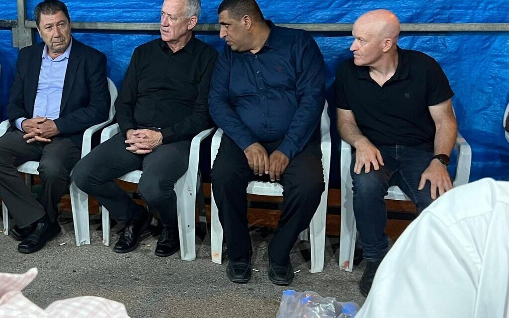 יו"ר המחנה הממלכתי בני גנץ בבסמת טבעון. 30 בספטמבר 2023 (צילום: דוברות המחנה הממלכתי) יו"ר המחנה הממלכתי בני גנץ בבסמת טבעון. 30 בספטמבר 2023 (צילום: דוברות המחנה הממלכתי)