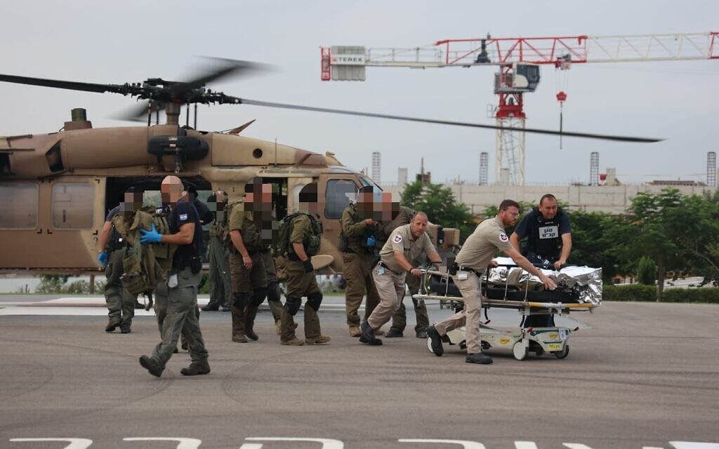 פצועי מלחמה מפונים לבית החולים שיבא, אוקטובר 2023 (צילום: יחידת הצילום, שיבא)