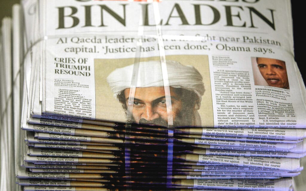 העמוד הראשי של "הלוס אנג'לס טיימס" אחרי חיסולו של אוסמה בן-לאדן, 2 במאי 2011 (צילום: AP Photo/Damian Dovarganes)