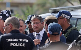 השר לביטחון לאומי איתמר בן גביר בזירת הפיגוע במעלה אדומים, 1 באוגוסט 2023 (צילום: AHMAD GHARABLI / AFP) השר לביטחון לאומי איתמר בן גביר בזירת הפיגוע במעלה אדומים, 1 באוגוסט 2023 (צילום: AHMAD GHARABLI / AFP)