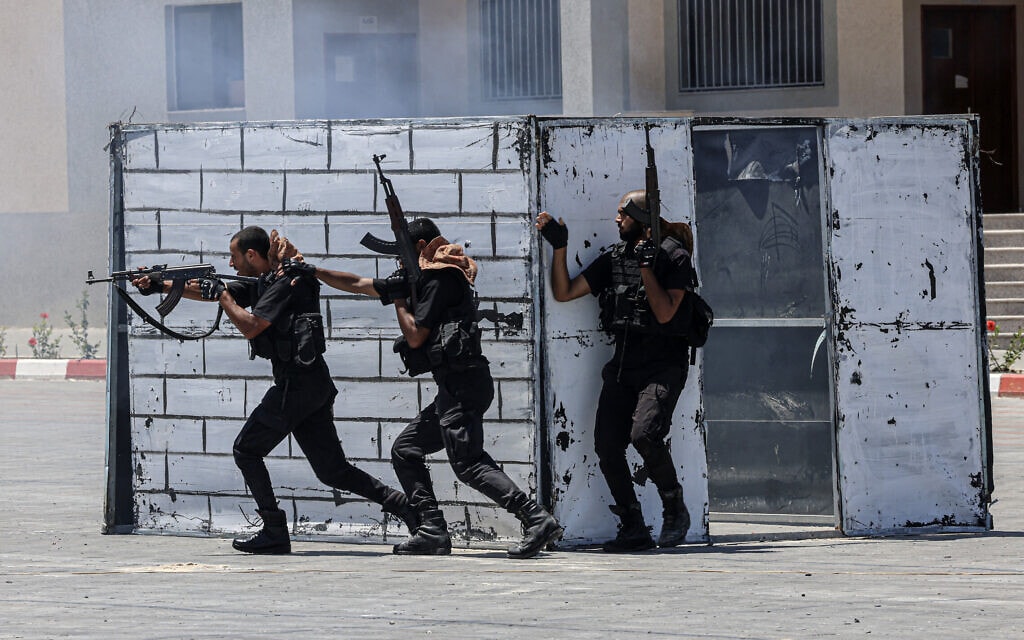 אימון של מחבלי חמאס בעזה, 2 באוגוסט 2023 (צילום: SAID KHATIB / AFP)