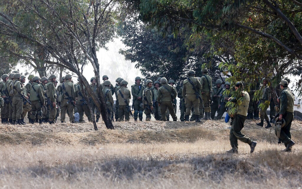 כוחות ישראליים בגבול עם רצועת עזה, 8 באוקטובר 2023 (צילום: Menahem KAHANA / AFP)