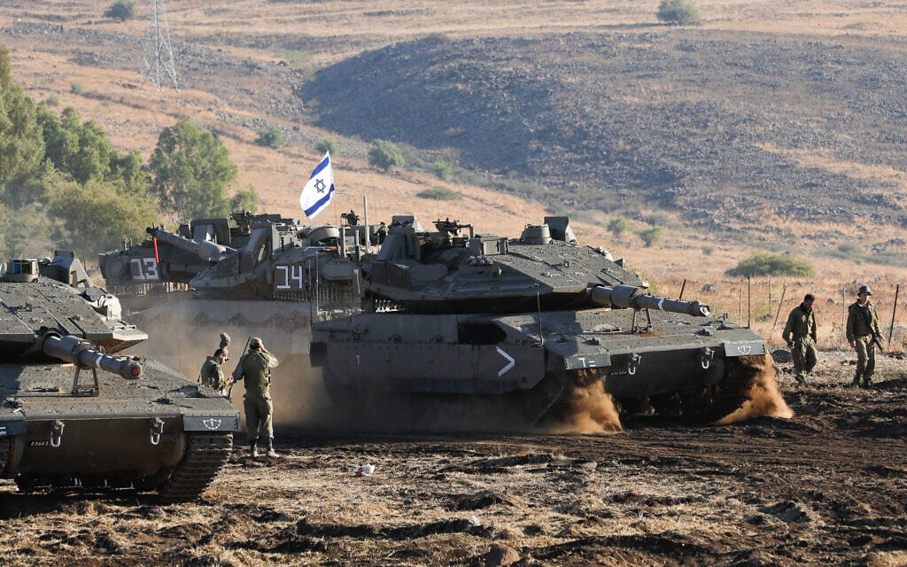 טנקי מרכבה בצפון הארץ, בקרבת הגבול עם לבנון, 15 באוקטובר 2023 (צילום: Jalaa MAREY / AFP)