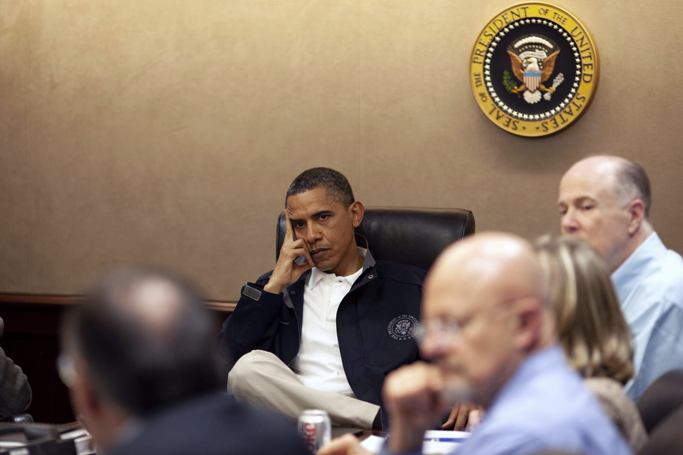 נשיא ארצות הברית ברק אובמה בחדר המצב במהלך המשימה לחיסול אוסמה בן לאדן, 1 במאי 2011 (צילום: Official White House Photo by Pete Souza)