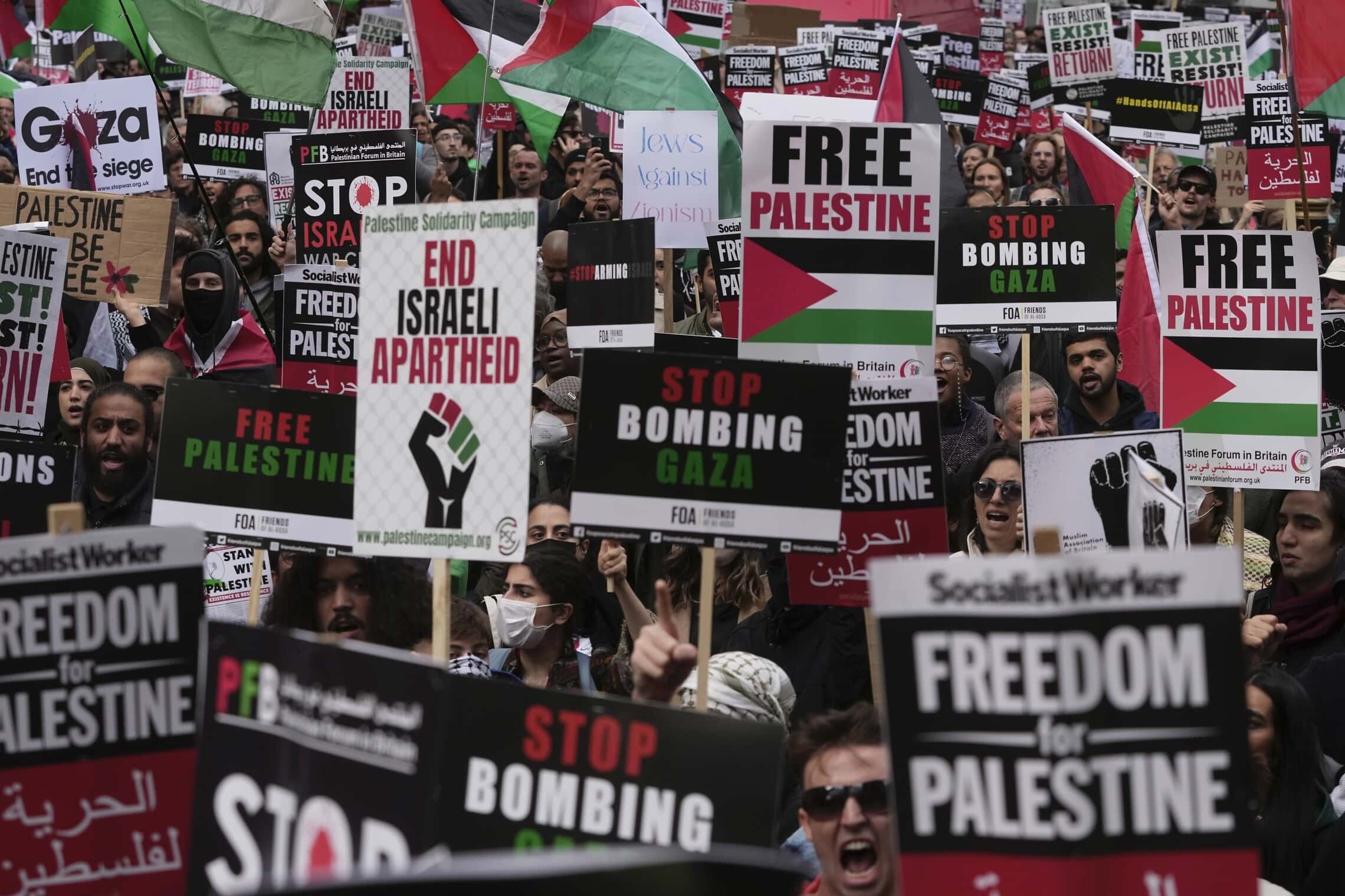 הפגנת ענק נגד ישראל בלונדון, אנגליה, 14 באוקטובר 2023 (צילום: AP Photo/Kin Cheung)