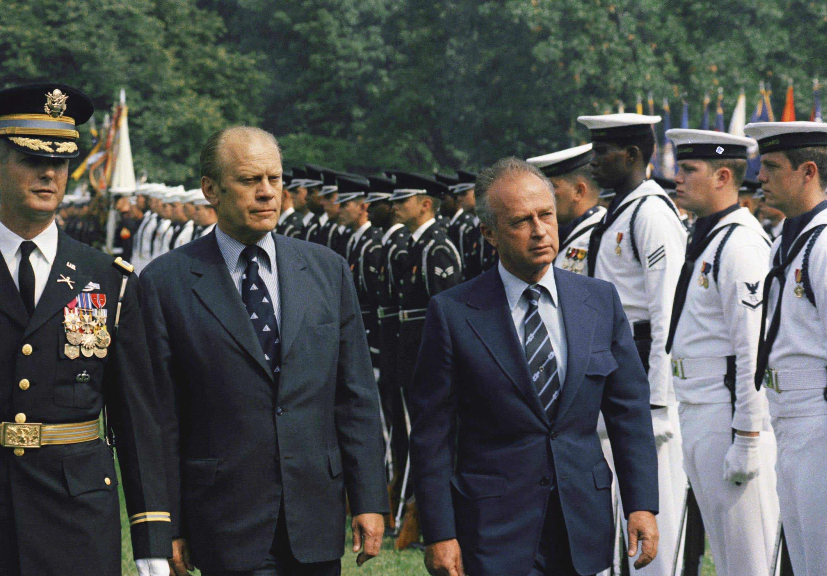 נשיא ארה&quot;ב ג&#039;רלד פורד לצד ראש הממשלה יצחק רבין בבית הלבן, וושינגטון, 1974
