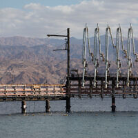 צינור הנפט של קצא"א במפרץ אילת (צילום: נועם רבקין פנטון/פלאש90)