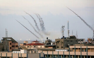רקטות חמאס מרצועת עזה, 7 באוקטובר 2023 (צילום: Photo by Abed Rahim Khatib/Flash90) רקטות חמאס מרצועת עזה, 7 באוקטובר 2023 (צילום: Photo by Abed Rahim Khatib/Flash90)