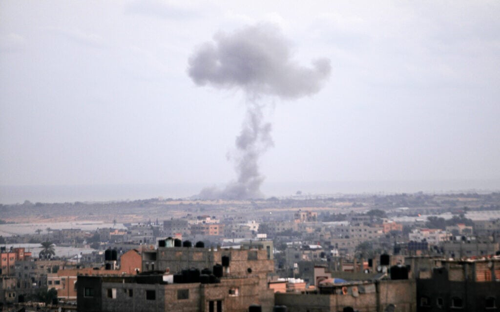 הפצצות צה"ל ברצועת עזה, 8 באוקטובר 2023 (צילום: Rahim Khatib/Flash90)