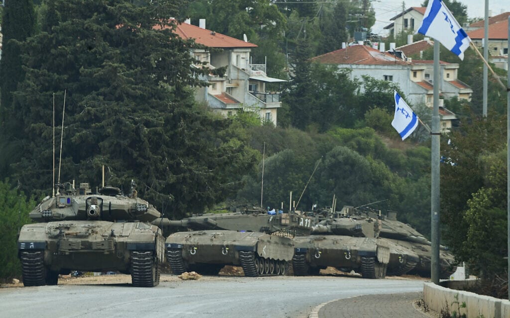 .טנקים ישראליים באזור מטולה, 11 באוקטובר 2023 (צילום: Tomer Neuberg/Flash90)