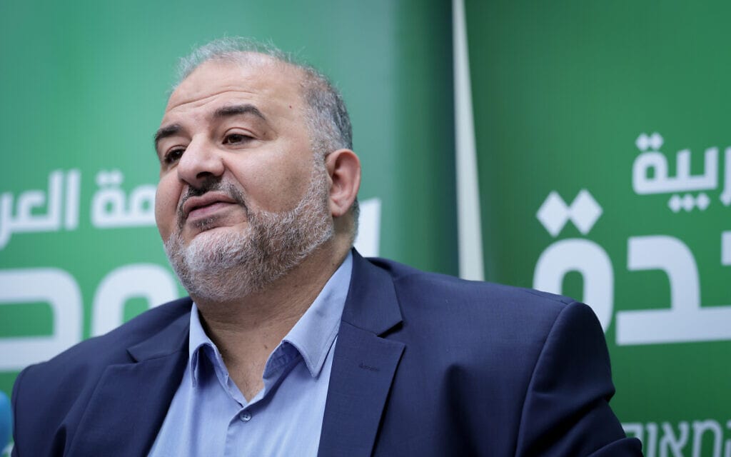 ח"כ מנסור עבאס בישיבת סיעת רע"ם בכנסת, 16 באוקטובר 2023 (צילום: נעם ריבקין פנטון/פלאש90) ח"כ מנסור עבאס בישיבת סיעת רע"ם בכנסת, 16 באוקטובר 2023 (צילום: נעם ריבקין פנטון/פלאש90)