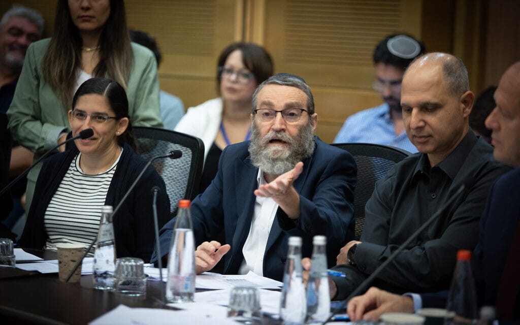 יו"ר ועדת הכספים משה גפני, 23 באוקטובר 2023 (צילום: Oren Ben Hakoon/Flash90)