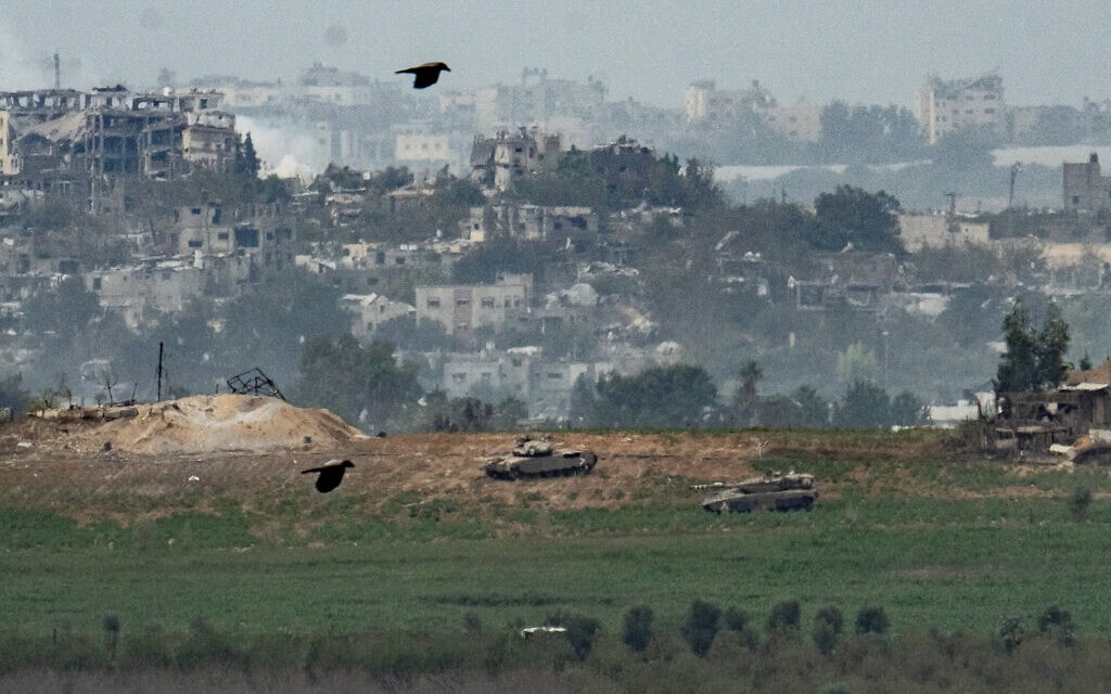 טנקים של צה&quot;ל בצפון רצועת עזה, 29 באוקטובר 2023 (צילום: אריק מרמור/פלאש90)