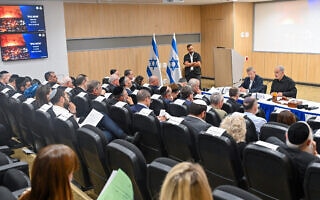 ישיבת הממשלה על כל 38 שריה בקריה בתל אביב, 15 באוקטובר 2023 (צילום: קובי גדעון/לע"מ) ישיבת הממשלה על כל 38 שריה בקריה בתל אביב, 15 באוקטובר 2023 (צילום: קובי גדעון/לע"מ)