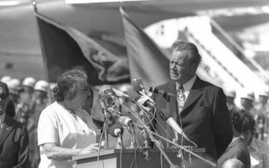 קנצלר גרמניה וילי ברנדט וגולדה מאיר בביקורו בארץ ב-1966 (צילום: משה מילנר, לע"מ)