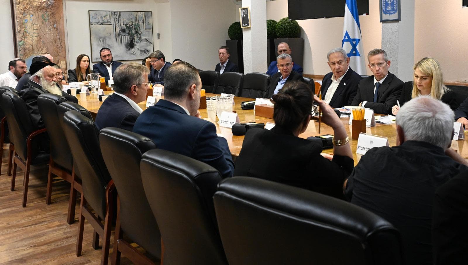 ראש הממשלה בנימין נתניהו בישיבת הממשלה בבסיס הקריה בתל אביב, 7 באוקטובר 2023 (צילום: חיים צח / לע&quot;מ)