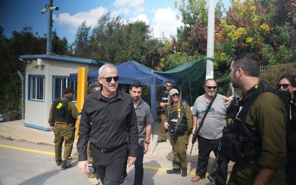 השר בני גנץ בסיור ביישובי הצפון. 16 באוקטובר 2023 (צילום: אורי לוי / דוברות המחנה הממלכתי) השר בני גנץ בסיור ביישובי הצפון. 16 באוקטובר 2023 (צילום: אורי לוי / דוברות המחנה הממלכתי)
