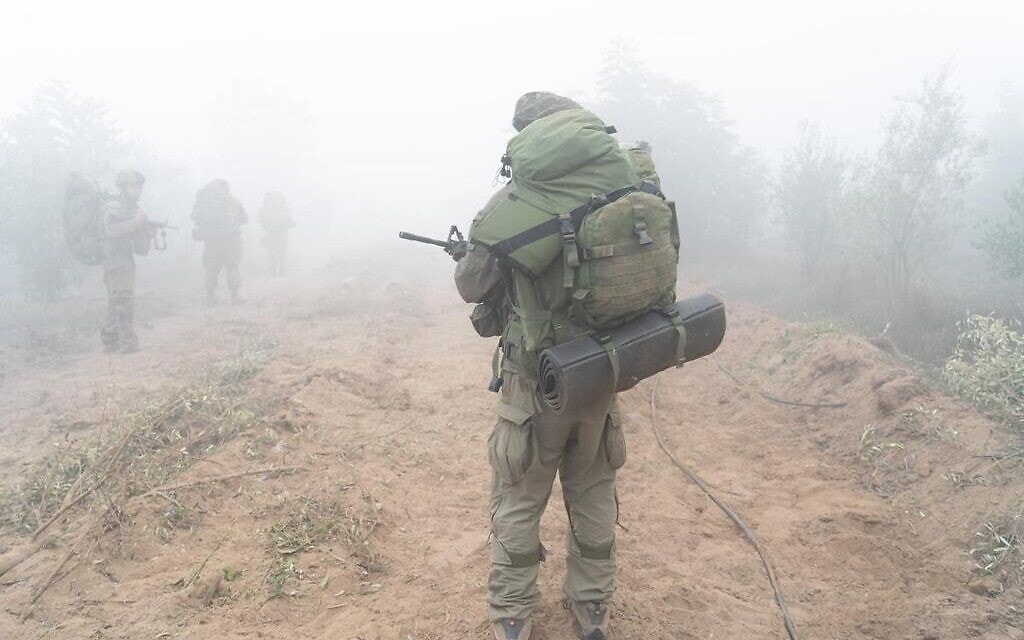 כוחות רגלים פועלים בצפון רצועת עזה. 31 באוקטובר 2023 (צילום: דובר צה״ל)