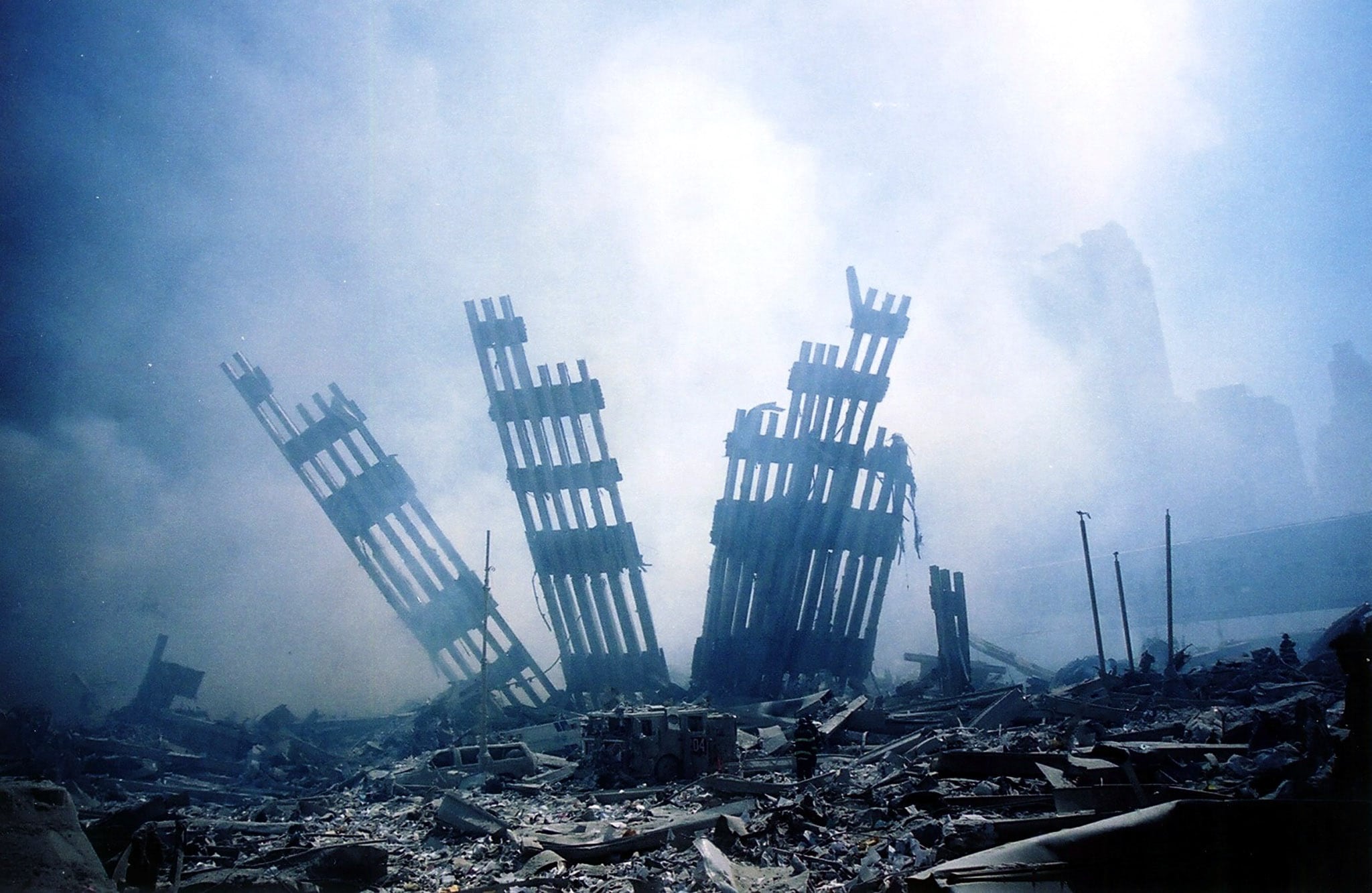 ההרס בניו יורק אחרי הפיגוע במגדלי התאומים, 11 בספטמבר 2001 (צילום: ALEXANDRE FUCHS / AFP)