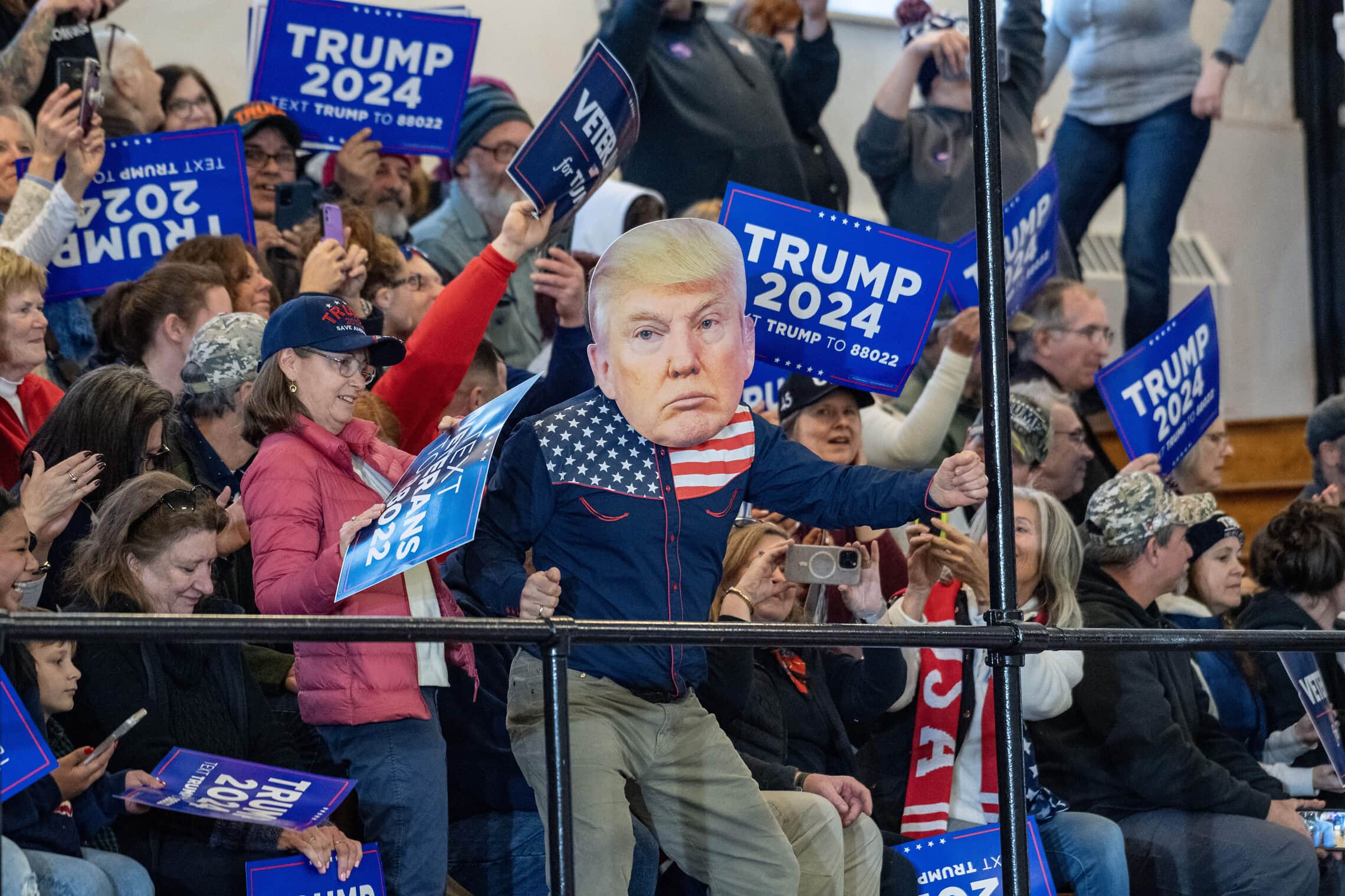 תומכי דונלד טראמפ בעצרת בחירות בניו המפשייר, 11 בנובמבר 2023 (צילום: JOSEPH PREZIOSO / AFP)