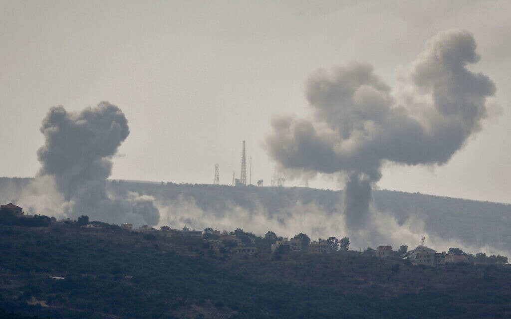 עשן עולה מתקיפות צה"ל בלבנון, 13 בנובמבר 2023 (צילום: AFP)
