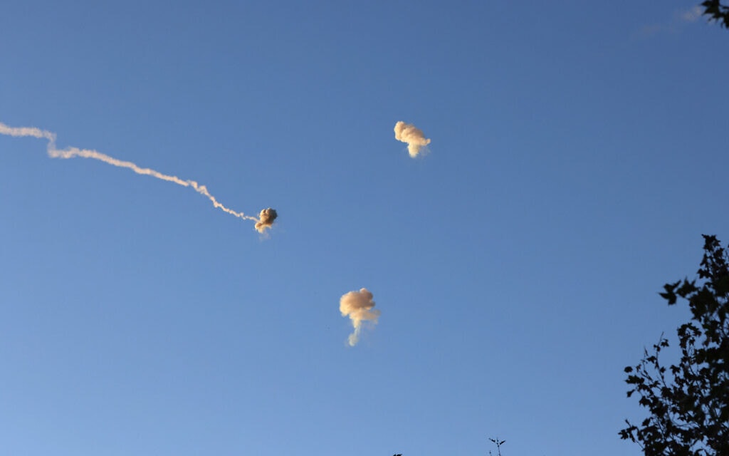 יירוטים בצפון הארץ של רקטות ששוגרו מלבנון, 21 בנובמבר 2023 (צילום: jalaa marey / AFP)