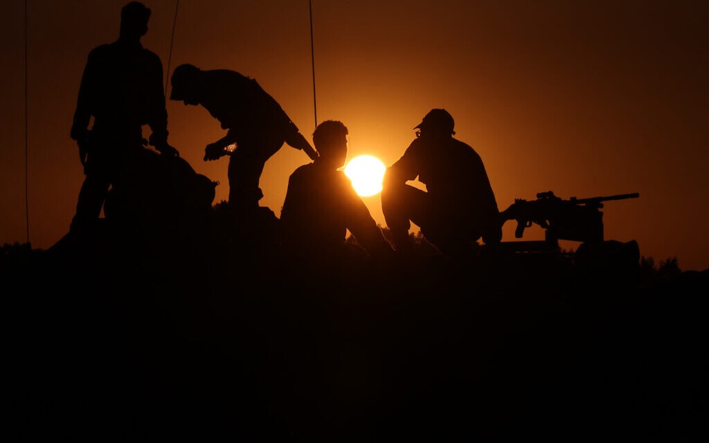 חיילי צה"ל סמוך לגבול עם רצועת עזה, 29 בנובמבר 2023 (צילום: Menahem KAHANA / AFP)