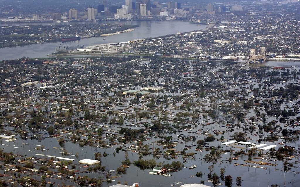 חלקים שלמים של ניו אורלינס תחת השטפונות של הוריקן קתרינה, 30 באוגוסט 2005 (צילום: AP Photo/David J. Phillip)