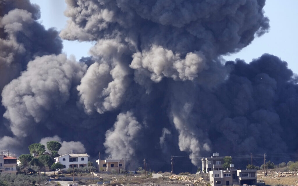 התקפת חיל האוויר בדרום לבנון, 4 בנובמבר 2023 (צילום: AP Photo/Hussein Malla)