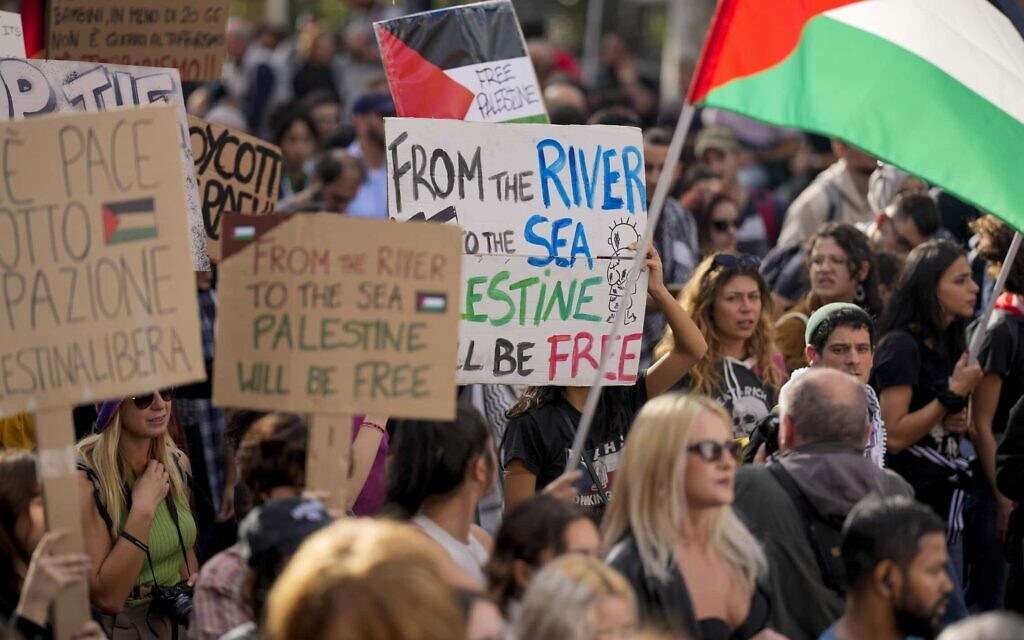 הפגנה פרו-פלסטינית באיטליה, אוקטובר 2023 (צילום: AP Photo/Andrew Medichini, File)