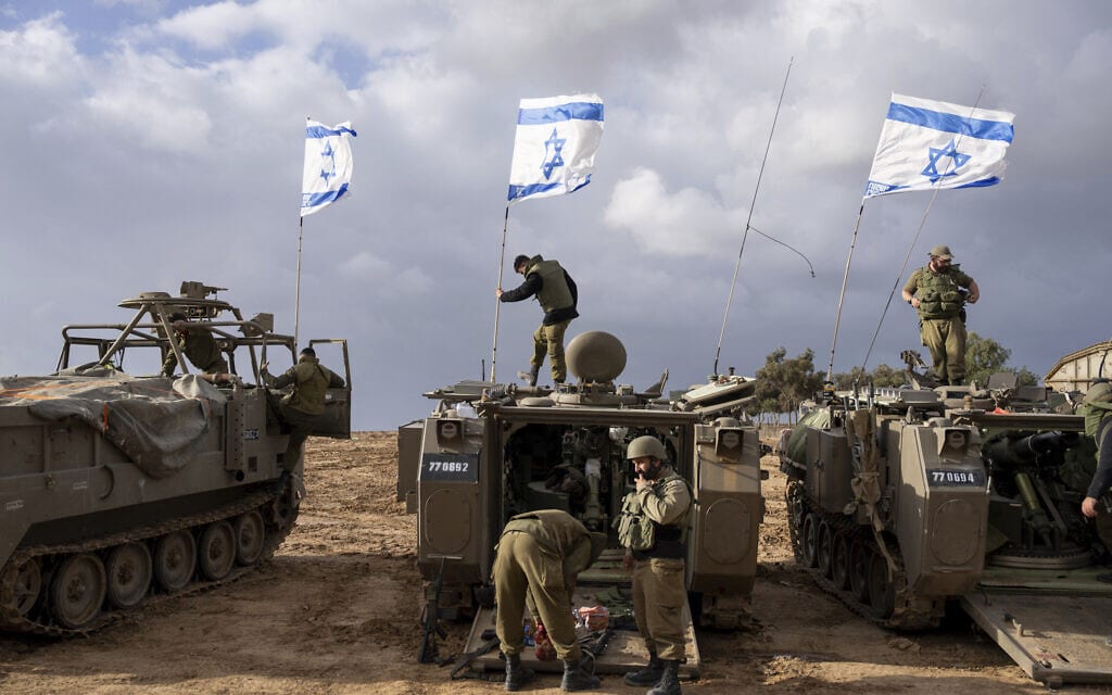 כוחות צה"ל בגבול רצועת עזה, 20 בנובמבר 2023 (צילום: AP Photo/Ohad Zwigenberg)