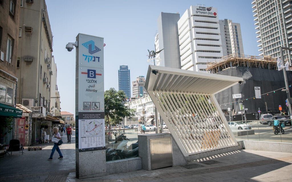 תחנת אלנבי של הרכבת הקלה, תל אביב, 6 בספטמבר 2023 (צילום: מרים אלסטר/פלאש90)