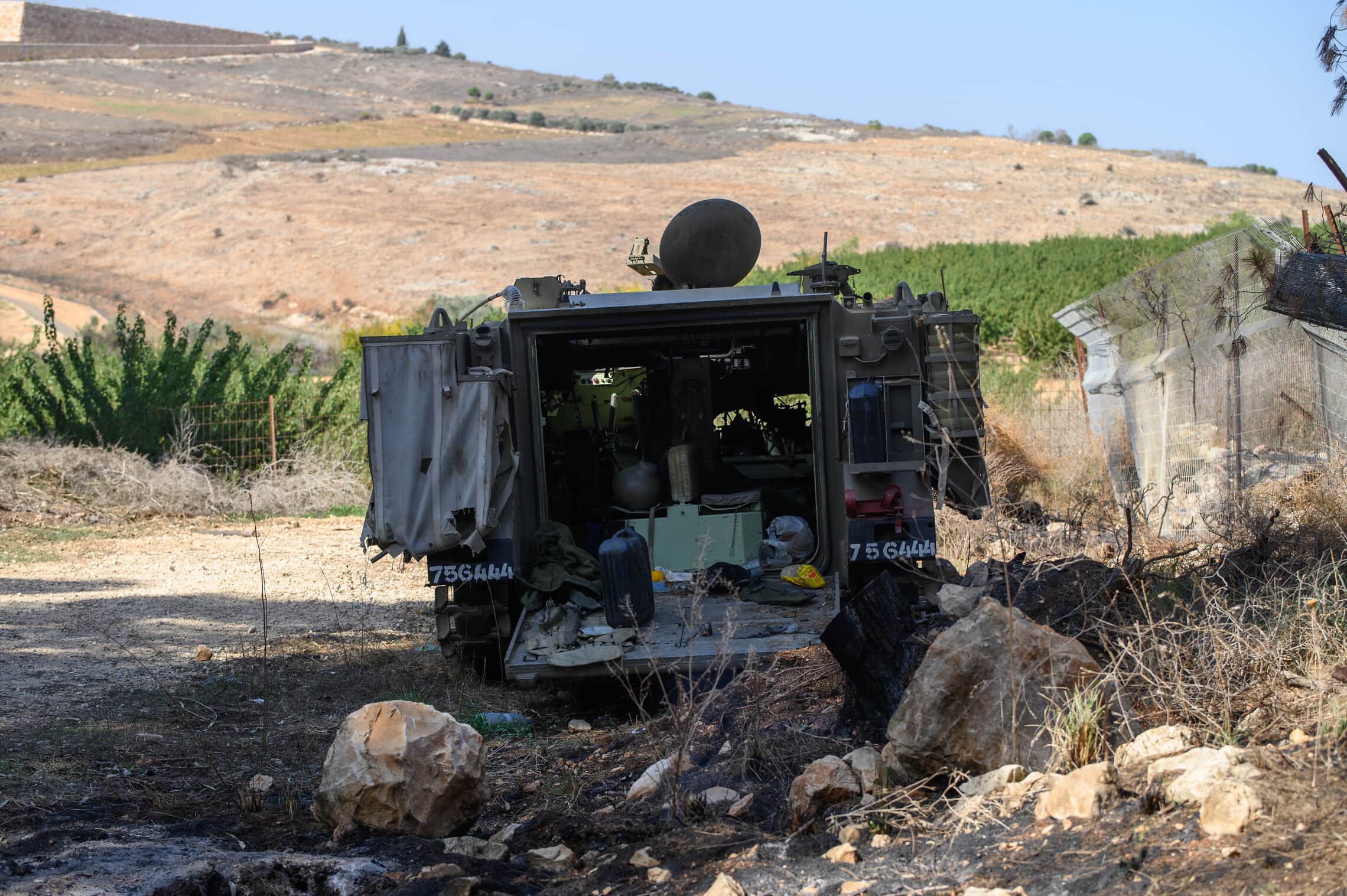 רכב משוריין שנפגע מירי חיזבאללה ליד אביבים. 25 באוקטובר 2023 (צילום: Ayal Margolin/Flash90)