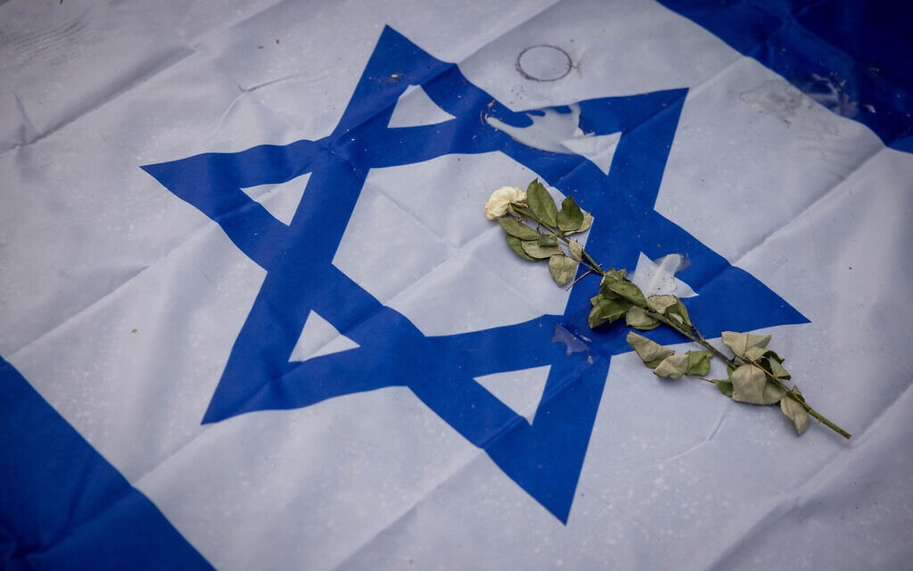 עצרת לזכר הנרצחים בטבח חמאס ביישובי עוטף עזה שהתקיימה בדיזנגוף סנטר בתל אביב, 29 באוקטובר 2023 (צילום: חיים גולדברג/פלאש90)
