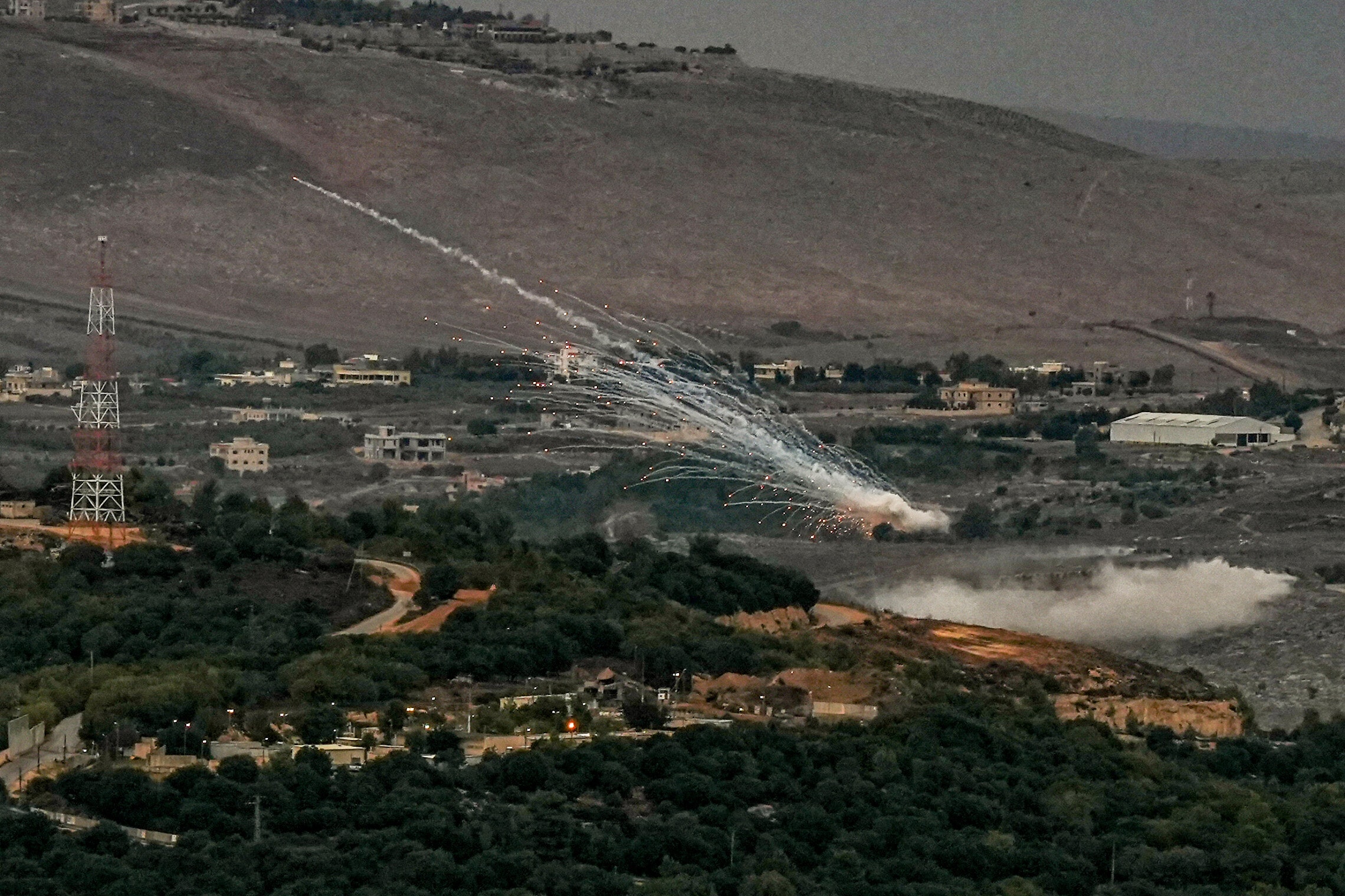 חילופי אש בין חיזבאללה לצה&quot;ל בגבול לבנון. 12 בנובמבר 2023 (צילום: Ayal Margolin/Flash90)
