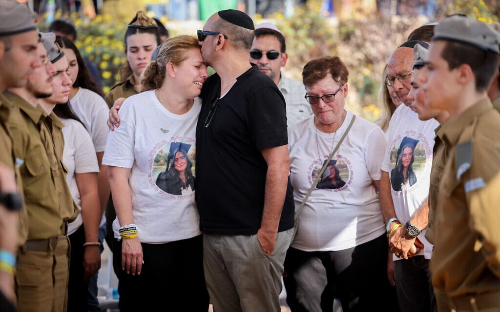 התצפיתנית נועה מרציאנו שנחטפה לעזה ונרצחה מובאת למנוחות, 17 בנובמבר 2023 (צילום: יונתן זינדל/פלאש90) התצפיתנית נועה מרציאנו שנחטפה לעזה ונרצחה מובאת למנוחות, 17 בנובמבר 2023 (צילום: יונתן זינדל/פלאש90)