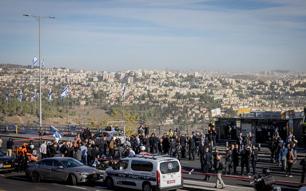 זירת פיגוע הירי בירושלים, 30 בנובמבר 2023 (צילום: חיים גולדברג/פלאש90)