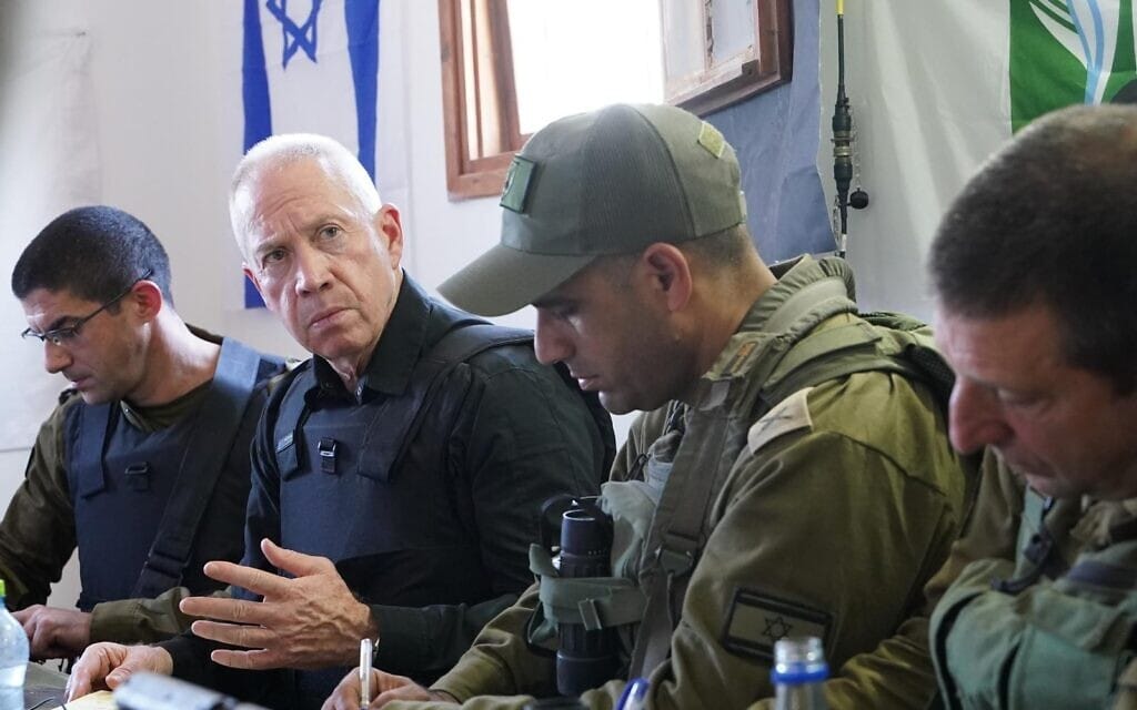 שר הביטחון יואב גלנט בסיור בגבול רצועת עזה. 1 בנובמבר 2023 (צילום: אריאל חרמוני, משרד הביטחון) שר הביטחון יואב גלנט בסיור בגבול רצועת עזה. 1 בנובמבר 2023 (צילום: אריאל חרמוני, משרד הביטחון)