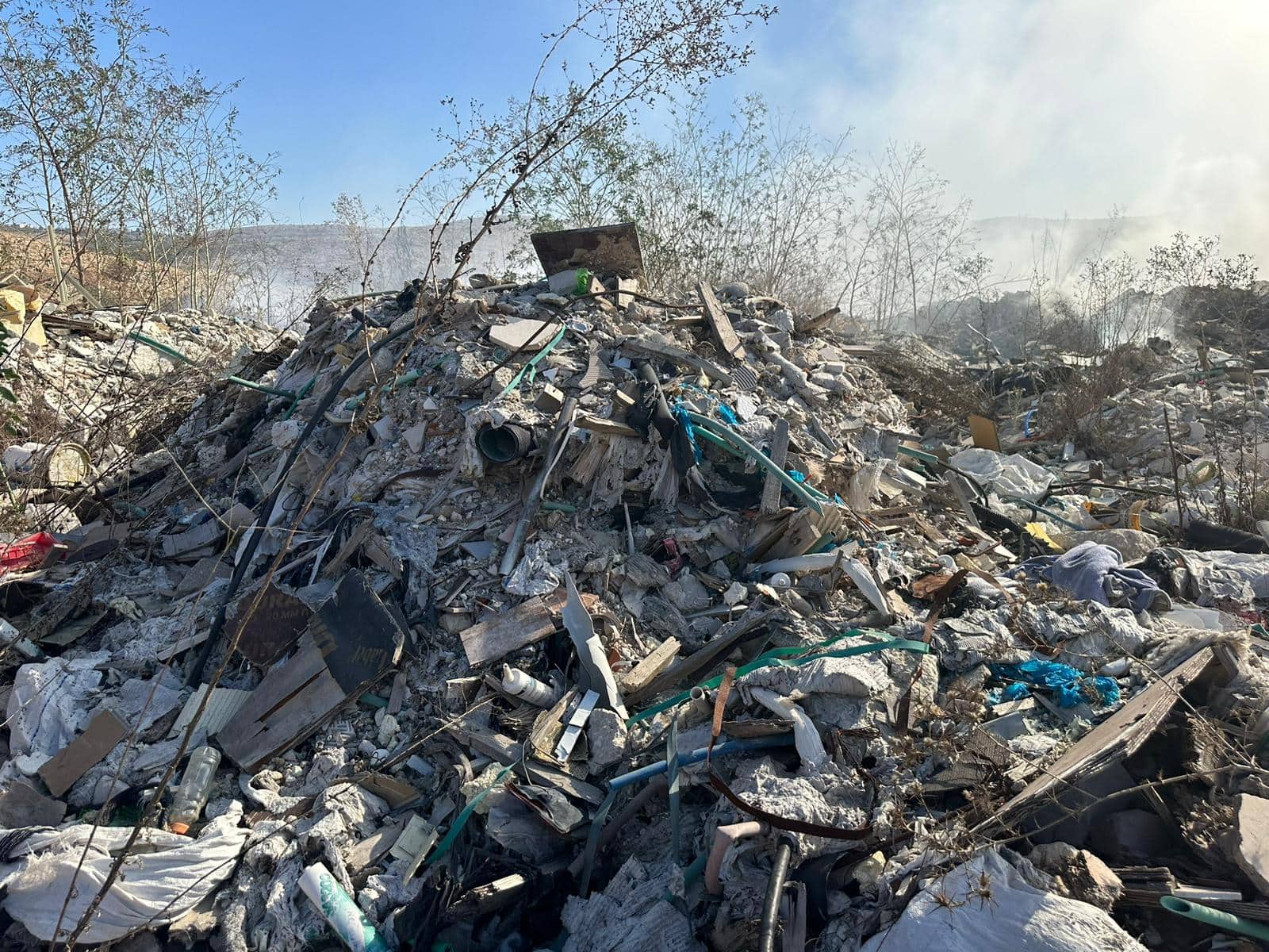 שרפת פסולת לא חוקית ברנתיס, הגדה המערבית, 8 בנובמבר 2023 (צילום: המשרד להגנת הסביבה)