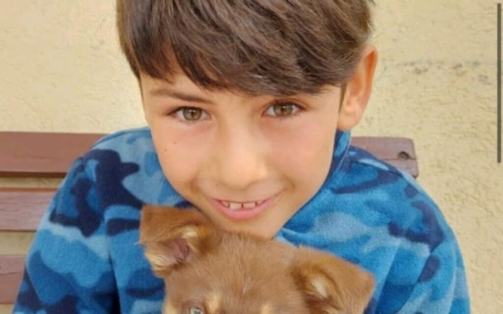 איתן יהלומי בן ה-12 שוחרר משבי החמאס, 27 בנובמבר 2023 (צילום: מטה המשפחות)
