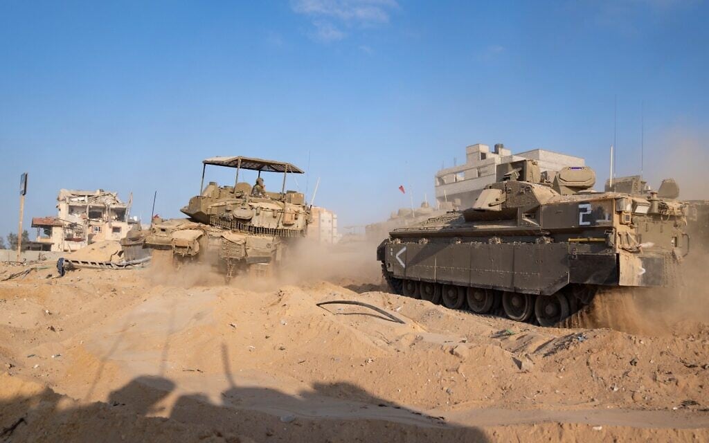 כוחות שריון והנדסה פועלים ברצועה. 7 בנובמבר 2023 (צילום: דובר צה״ל) כוחות שריון והנדסה פועלים ברצועה. 7 בנובמבר 2023 (צילום: דובר צה״ל)