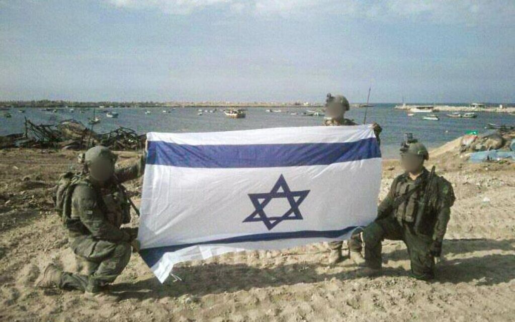 דגל ישראל במעגן עזה, 16 בנובמבר 2023 (צילום: דובר צה"ל)