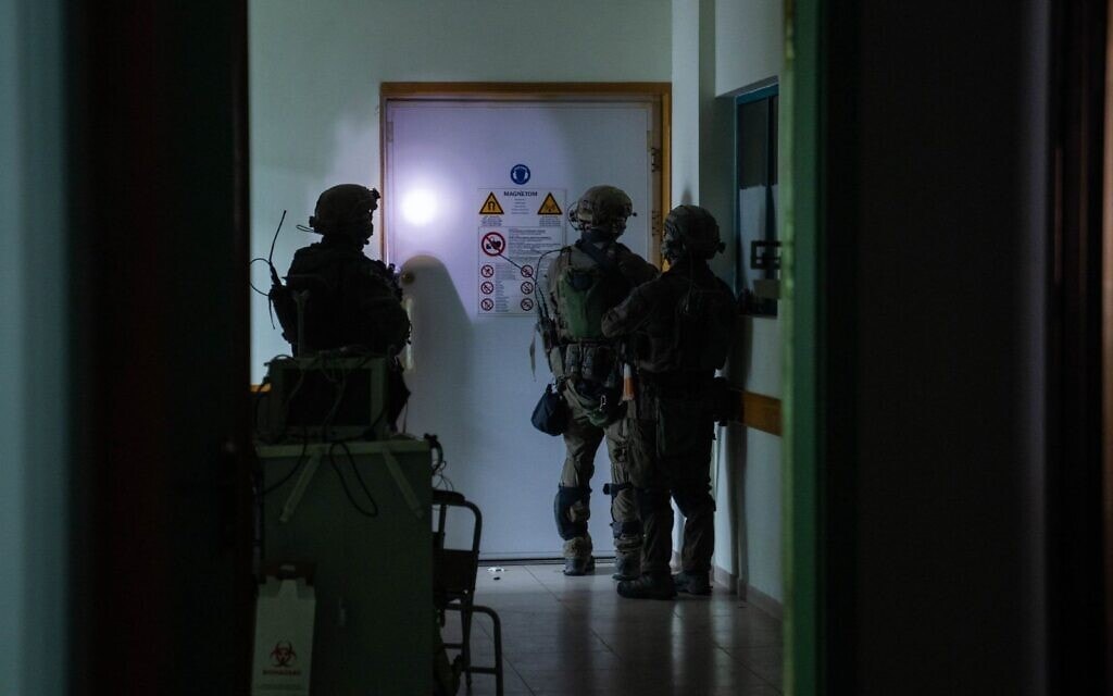 חיילי צה"ל בבית החולים שיפא שבעיר עזה, 15 בנובמבר 2023 (צילום: דובר צה"ל)