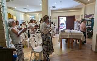 הקהילה הרפורמית באבן יהודה (צילום: קהילת "השחר", אבן יהודה) הקהילה הרפורמית באבן יהודה (צילום: קהילת "השחר", אבן יהודה)