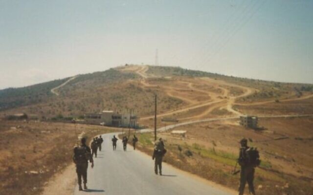 "פתיחת ציר" ברצועת הביטחון בגזרה המזרחית (1993) (צילום: Oren1973, ויקיפדיה)